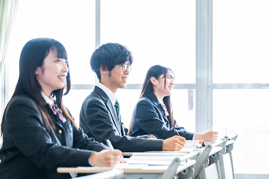 授業を受ける生徒たち