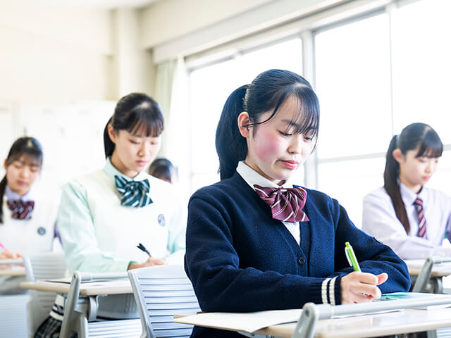 植草学園大学附属高等学校　普通コース　女子部　普通科　レギュラークラス　多様な進路に対応